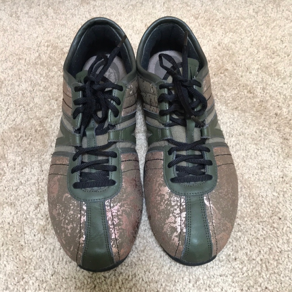 NIKE air Size 9 Olive bronze gold Capri sneakers
